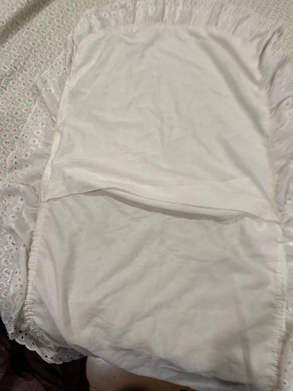 White Eyelet Ruffled pillowcase